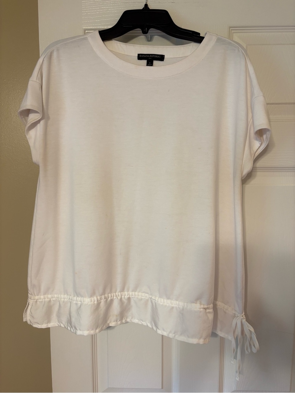 Banana Republic White Blouse Ruffle Hem Side Tie Short Sleeve Casual Chic Top